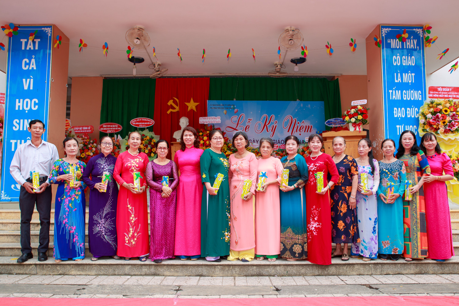 Nguyên Các Giáo viên nhà trường