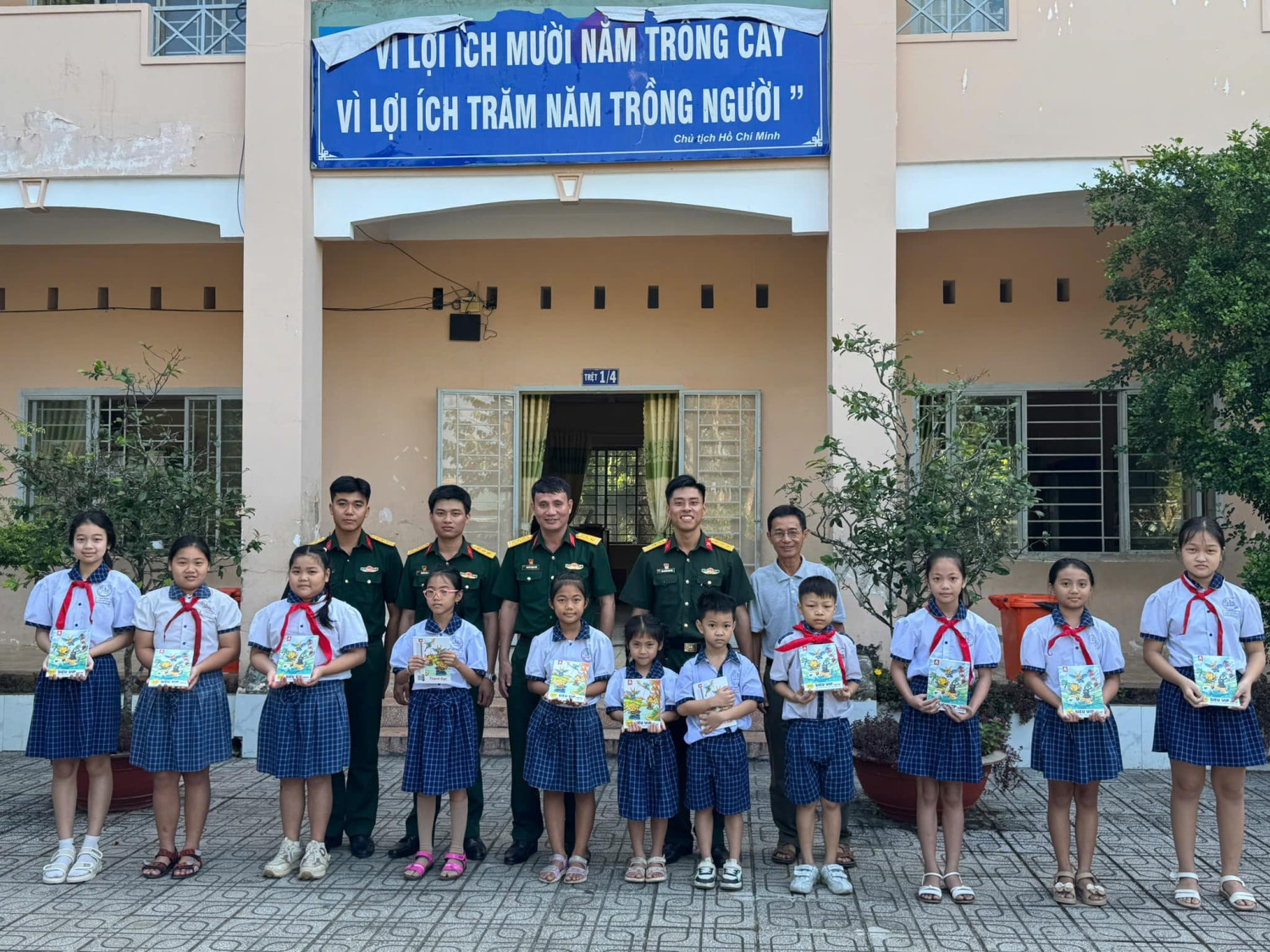 TUYÊN TRUYỀN KỶ NIỆM 80 NĂM NGÀY THÀNH LẬP QUÂN ĐỘI NHÂN DÂN VIỆT NAM (22/12/1944 - 22/12/2024)