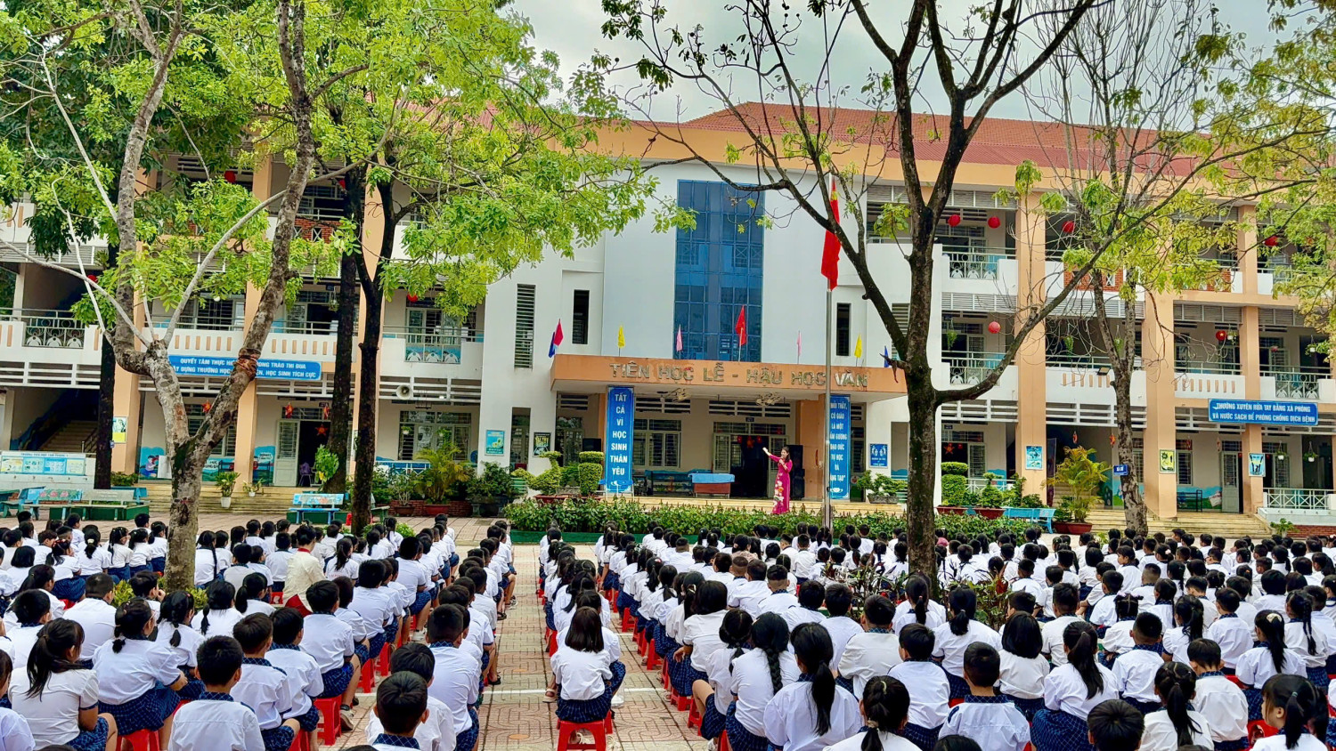 Buổi chào cờ đầu tiên, chào đón năm học mới đầy ý nghĩa của thầy và trò Trường TH Tam Phước 1 (Năm học 2025-2026)