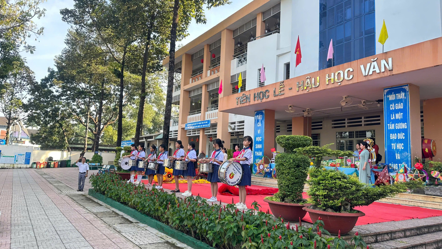 Trường Tiểu học Tam Phước 1 Khai mạc Tuần lễ Học tập suốt đời 2025: Thúc đẩy tinh thần "Làm chủ Tri thức số và Công nghệ"