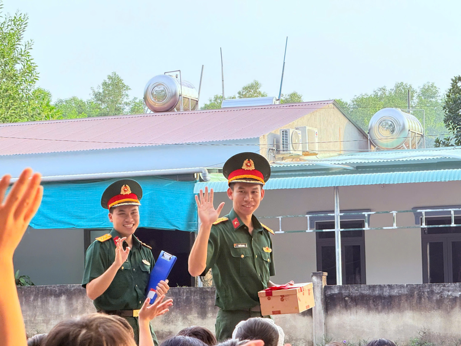 TRƯỜNG TIỂU HỌC TAM PHƯỚC 1 TỔ CHỨC BUỔI GIAO LƯU TRUYỀN THỐNG "HÀNH TRÌNH 81 NĂM QUA NHỮNG TRANG SỬ VẺ VANG"