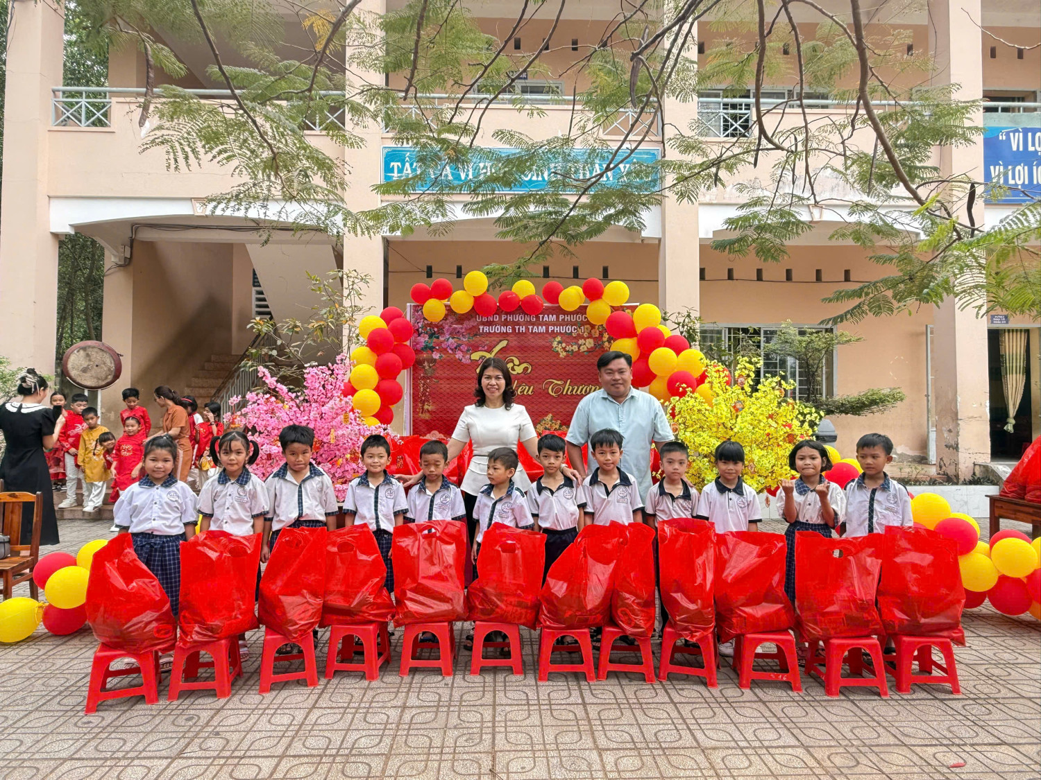 TRƯỜNG TIỂU HỌC TAM PHƯỚC 1 LAN TỎA HƠI ẤM QUA CHƯƠNG TRÌNH "XUÂN YÊU THƯƠNG 2026"