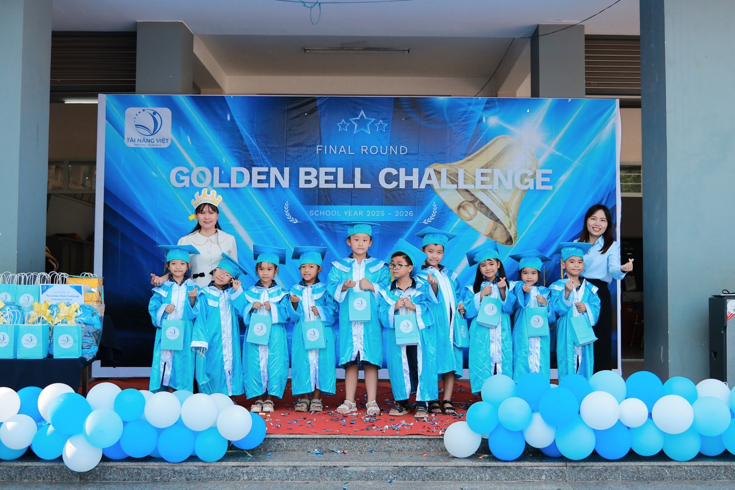 SÔI NỔI HỘI THI "RUNG CHUÔNG VÀNG" TIẾNG ANH DÀNH CHO KHỐI 1 & 2